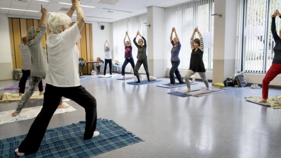 yoga-voor-ouderen.jpg